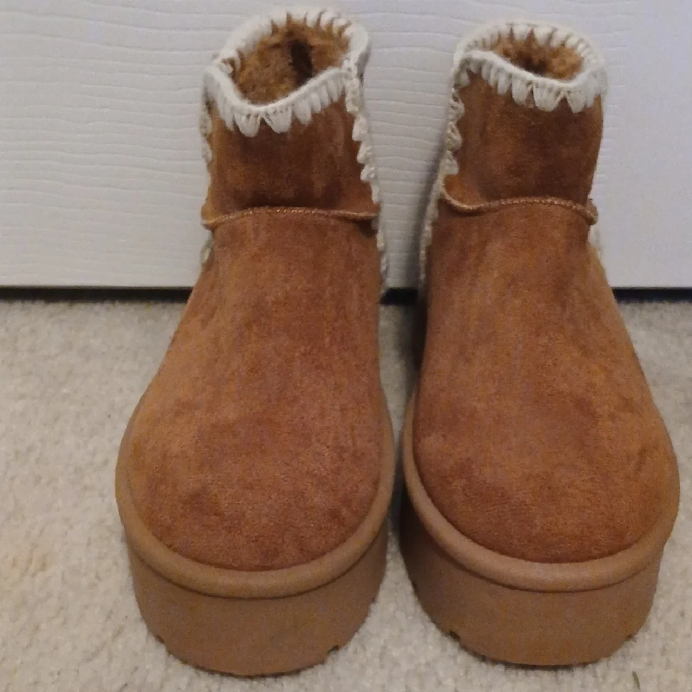BAMBOO Brown Suede Platform Cream Stitching Booties Women's 8